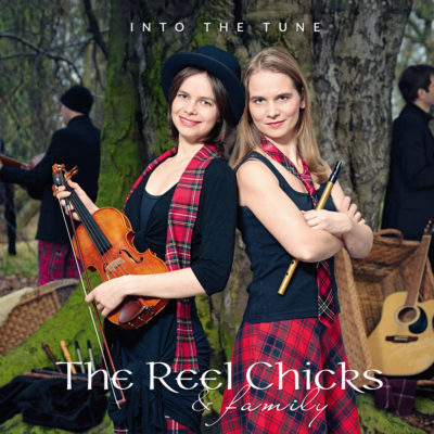 The Reel Chicks and family – Into The Tune